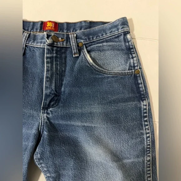 Vintage Wrangler perfectly distressed jeans32 x 30